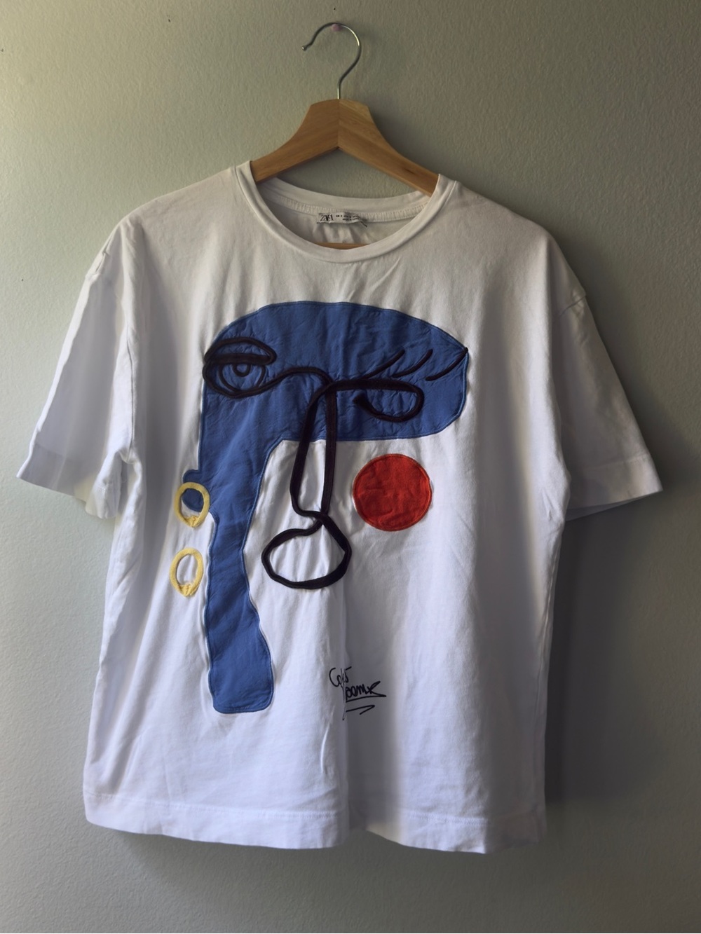 Zara White Tee with Blue Abstract Face and Red Dot
